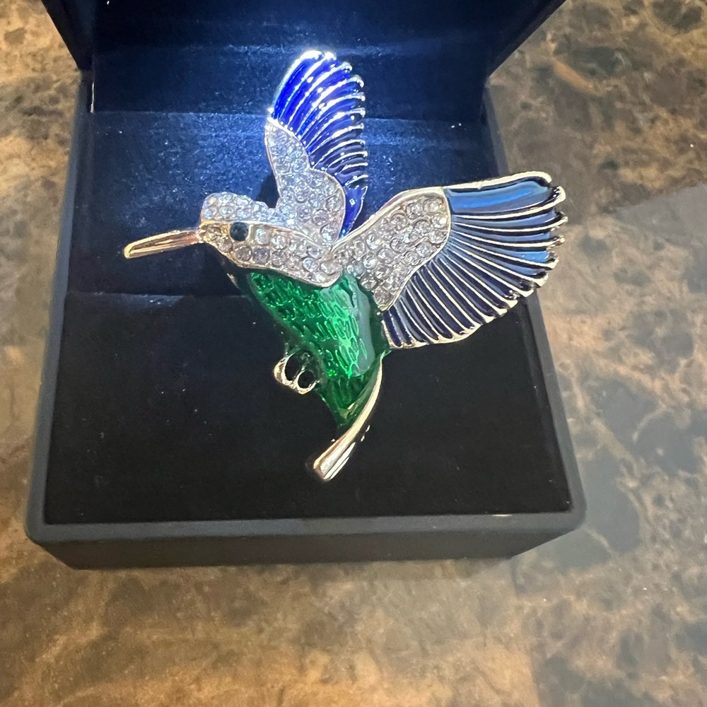 NIB Elegant Hummingbird Brooch with Crystals - Picture 3 of 8